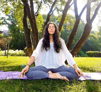 Kundalini Joga – co to jest? Wszystko, co chcesz wiedzieć, ale boisz się zapytać